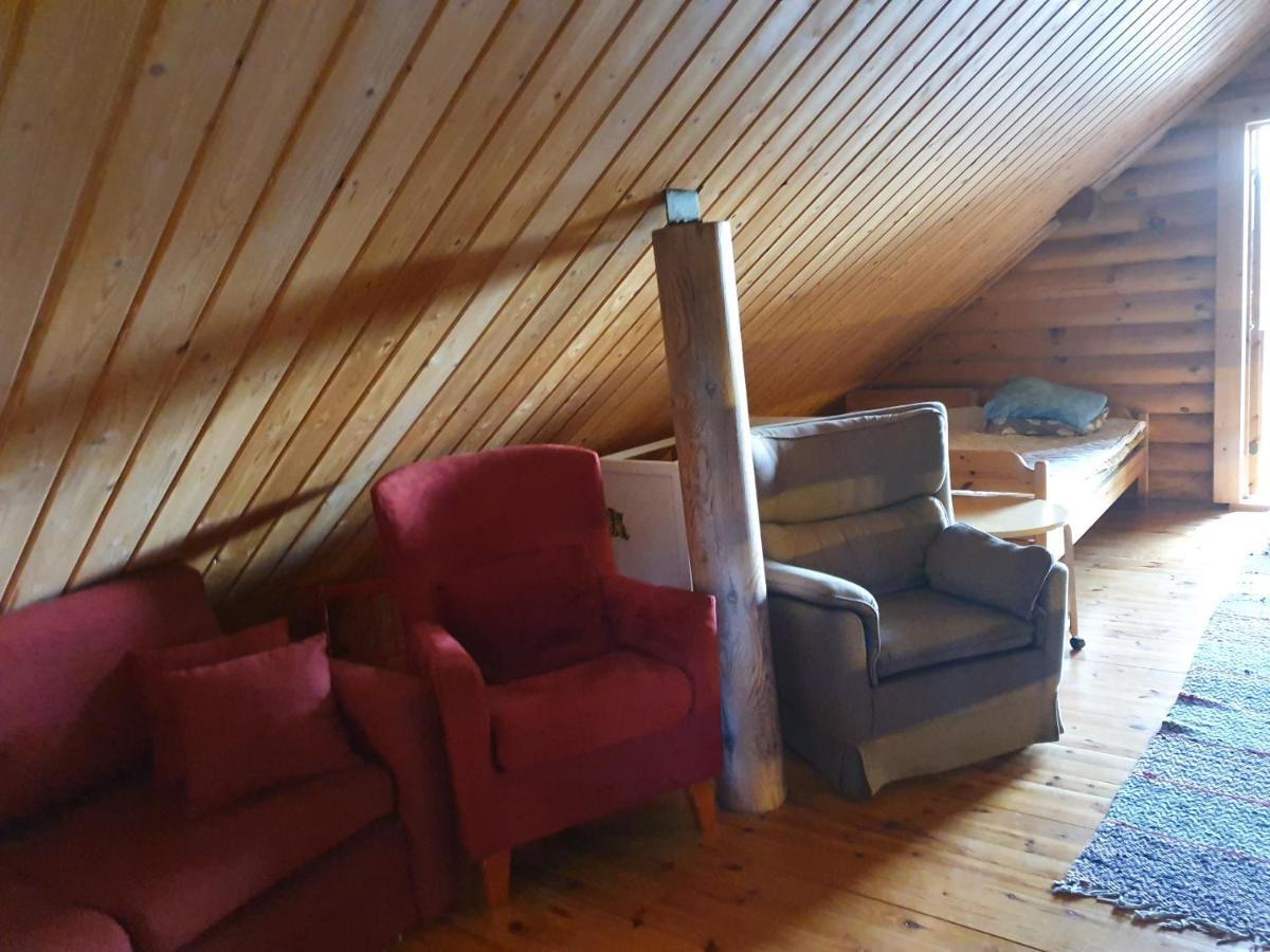 Viihtyisae Hirsimoekki Jaerven Rannalla Siikainen エクステリア 写真