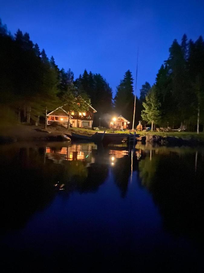 Viihtyisae Hirsimoekki Jaerven Rannalla Siikainen エクステリア 写真