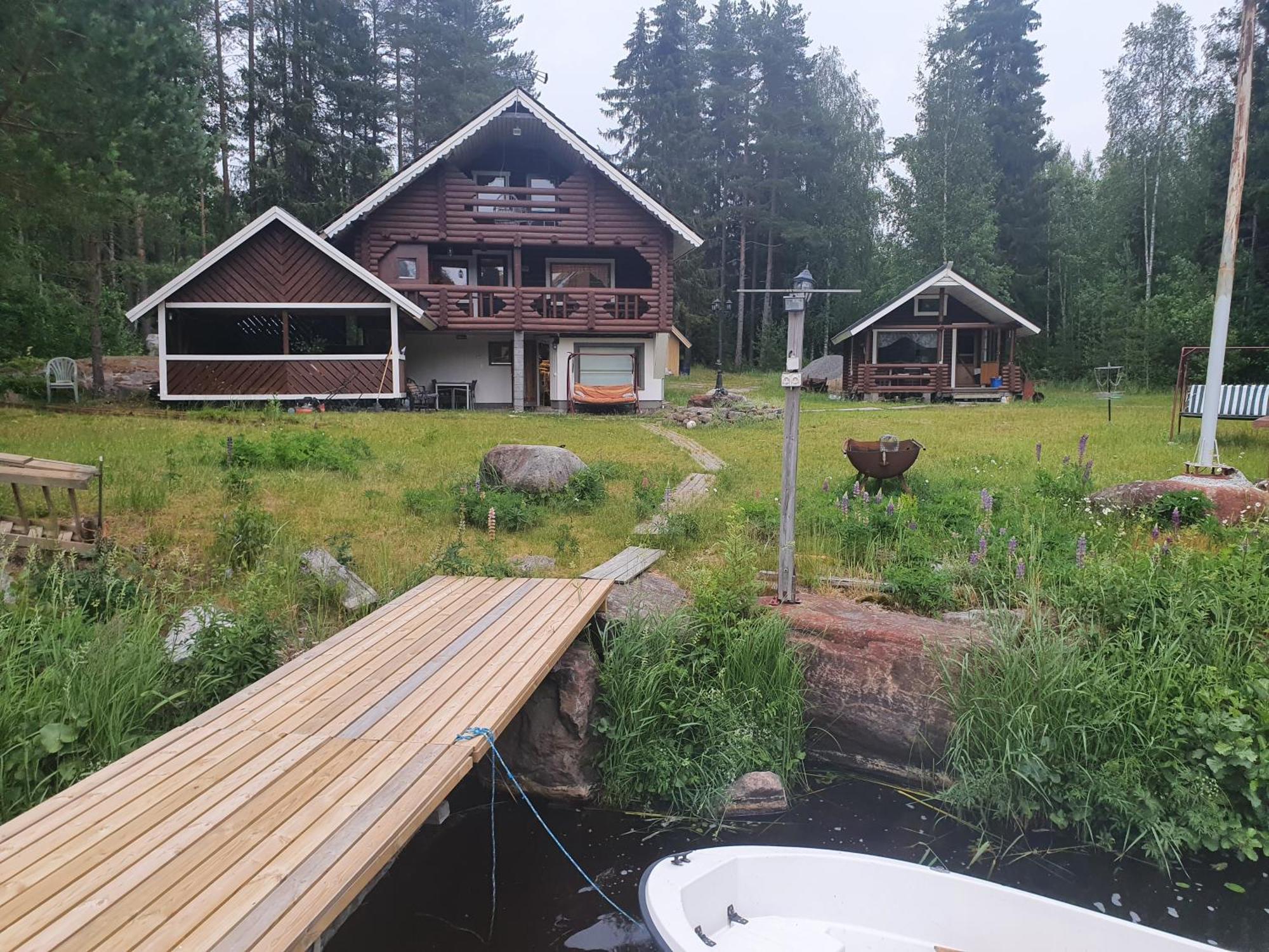 Viihtyisae Hirsimoekki Jaerven Rannalla Siikainen エクステリア 写真